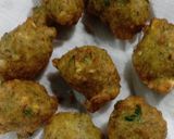 A picture of step 3 of Moong dal pakora.