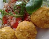 Foto del paso 12 de la receta: Bolitas de lentejas rojas con ensalada verde y espelta enriquecida en Agua de mar💦🍽