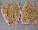 Foto del paso 5 de la receta: Lubina al horno con costra de nueces y patatas salteadas con eneldo