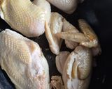 Une image de l'étape 1 de Poulet basquaise en cocotte.