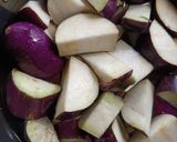Foto langkah ke 1 dari resep Tumis Terong Kecap Pedas.