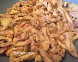 A picture of step 3 of Stir-Fried Pork with Enoki Mushrooms.