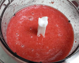 Foto del paso 4 de la receta: Tarta de yogurt griego con fresas y bizcocho de almendras