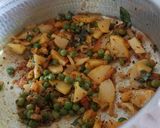 आलू-मटार कांदेपोहे रेसिपी (aloo matar kande pohe recipe in marathi) रेसिपी स्टेप 2 फोटो 