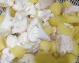 A picture of step 1 of Aloo gobhi.