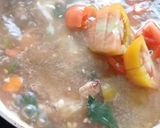 Foto langkah ke 5 dari resep Sup Ayam Wortel Tomat.