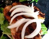 A picture of step 4 of My Mexican Chicken Burger. 😘.