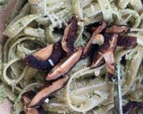 รูปขั้นตอนการทำที่ 2 ของ เฟตตูชินี่ซอสเพสโต้จากผักวอร์เตอร์เครส🥬🍄🍅🍝