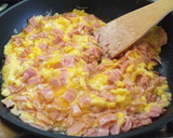 Foto del paso 3 de la receta: Huevos revueltos con jamón 🍳