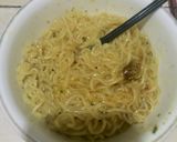 Foto langkah ke 2 dari resep Sandwich Mie Goreng.