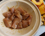 Foto del paso 3 de la receta: Brochetas de cerdo afrutadas con mostaza y miel de romero