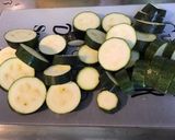 Une image de l'étape 1 de Courgettes grillées aux épices et citron (recette plancha).