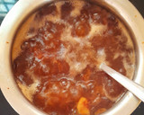 A picture of step 2 of Tamarind dates chutney.