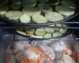 Foto del paso 4 de la receta: Pollo encebollado con zanahoria y papas rústicas