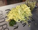 Une image de l'étape 1 de Salade de tomates et courgettes à l'oignon rouge et jambon blanc sauce melfor.