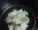 Foto del paso 3 de la receta: Contramuslos de pollo en adobo con guarnición