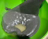 Foto langkah ke 3 dari resep Bolu Kukus Ketan Hitam Keju.