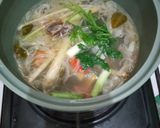 Foto langkah ke 3 dari resep Sup kepala ikan salmon.
