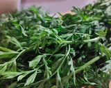 Foto del paso 1 de la receta: Salsa Mery con las hojas verdes de la zanahoria