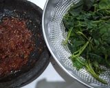 Foto langkah ke 3 dari resep Brambang asem daun ubi.