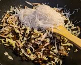 Foto langkah ke 4 dari resep Spring Roll Bihun Sosis Ayam.