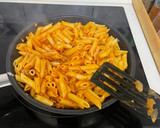 Foto del paso 2 de la receta: Macarrones con tomate y carne picada