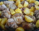 Foto del paso 4 de la receta: Pollo al ajillo con patatas