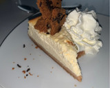 Foto del paso 5 de la receta: Tarta de queso al horno con toppings de galleta y virutas de chocolate
