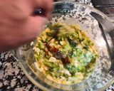 Foto del paso 13 de la receta Tortilla de brócoli con sobre mesa de tomate