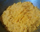 A picture of step 2 of Egg and Suji Halwa.