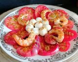 Foto del paso 7 de la receta: Ensalada de tomate azul, gambones y Mozzarella