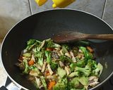 Foto langkah ke 5 dari resep Brokoli Cah Ayam.