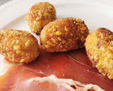 Foto del paso 8 de la receta: Croquetas  de Jamón con rebozado de Kikos de Maíz  tostado