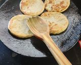 A picture of step 1 of Rajma bhakri pizza.