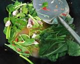 Foto langkah ke 2 dari resep Tumis bayam cumi asin.