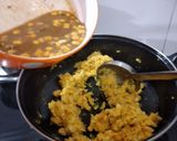 चायनीज - इन्स्टंट क्रीमी स्वीटकॉर्न सूप (Instant Creamy Sweet Corn Soup Recipe In Marathi) रेसिपी स्टेप 4 फोटो 