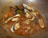 Foto langkah ke 4 dari resep 156.Kerang hijau Saos padang.