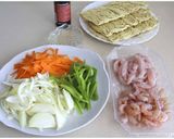 Foto del paso 1 de la receta Noodles con gambas y pollo