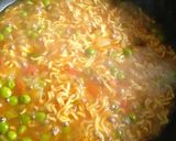 A picture of step 8 of Veg maggi.