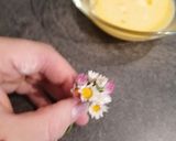 Une image de l'étape 2 de Fleurs de pissenlits et paquerettes 🌸 en beignets 😊.