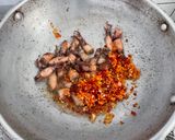 Foto langkah ke 3 dari resep Oseng Cumi Pedas.