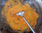 Foto langkah ke 2 dari resep Udang Sosis Saus Padang.