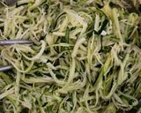 Une image de l'étape 3 de Galettes de courgettes.