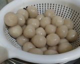 Foto langkah ke 1 dari resep Cilok Kuah Hijau.