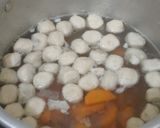 Foto langkah ke 4 dari resep Sayur Sop Baso Ikan.