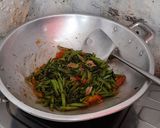 Foto langkah ke 4 dari resep Tumis kangkung belacan.