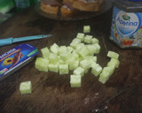 Foto del paso 2 de la receta: Ensalada de daditos de pepino y queso, con anchoas