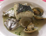 Foto del paso 4 de la receta: Cogote de merluza con cocochas y almejas
