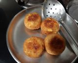 A picture of step 7 of Cheese corn balls.