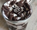 A picture of step 4 of Icecream cake dessert #holi2020.